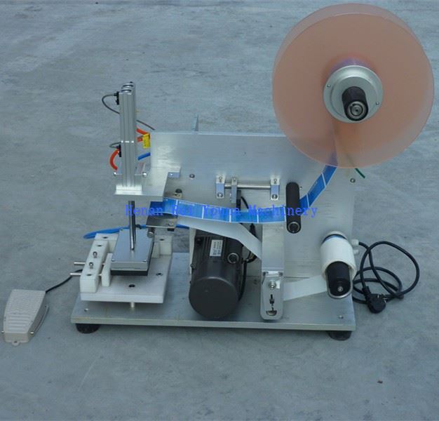 semi automatic plastic bottle labeling machine (1)